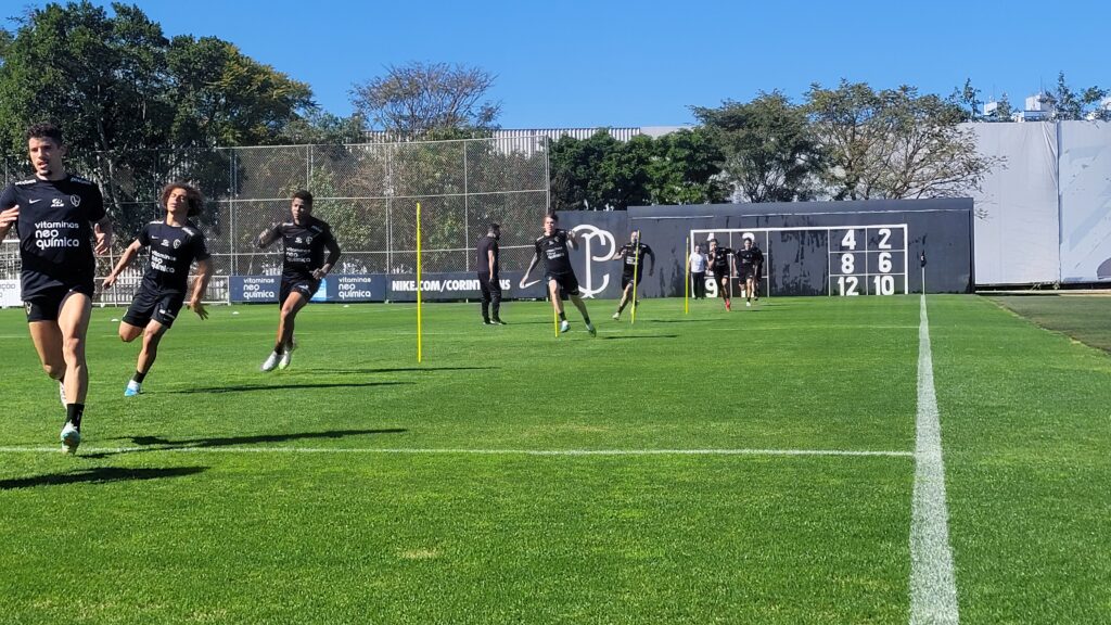 O Corinthians treinou na manhã deste domingo (23), já iniciando os preparativos para a semifinal da Copa do Brasil, contra o São Paulo