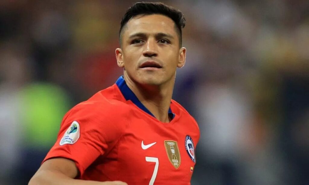 Alexis Sánchez foi oferecido ao Corinthians. A diretoria alvinegra estuda a contratação do jogador que está livre no mercado.