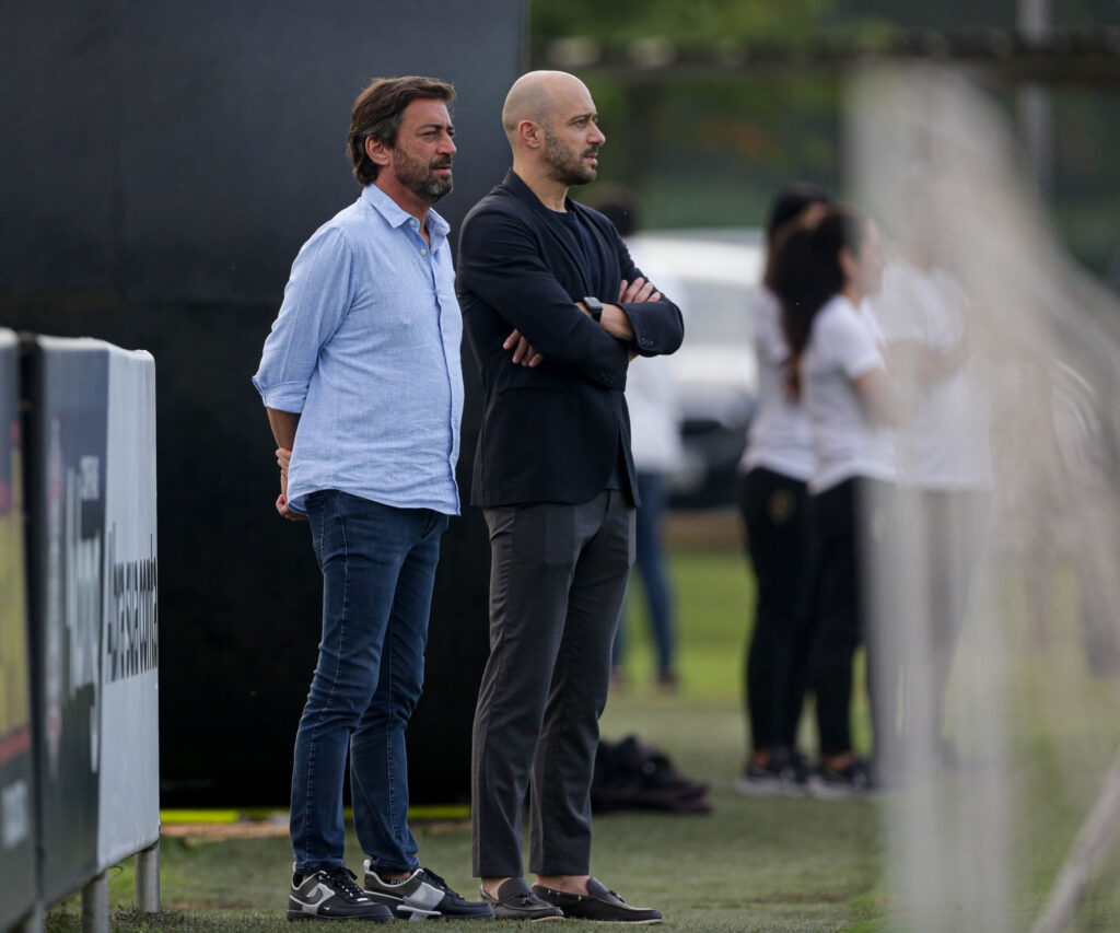 O Corinthians segue reduzindo o número de atletas sob contrato com o clube. A atual direção do Timão assumiu o time com mais de 110 jogadores com contratos vigentes. 