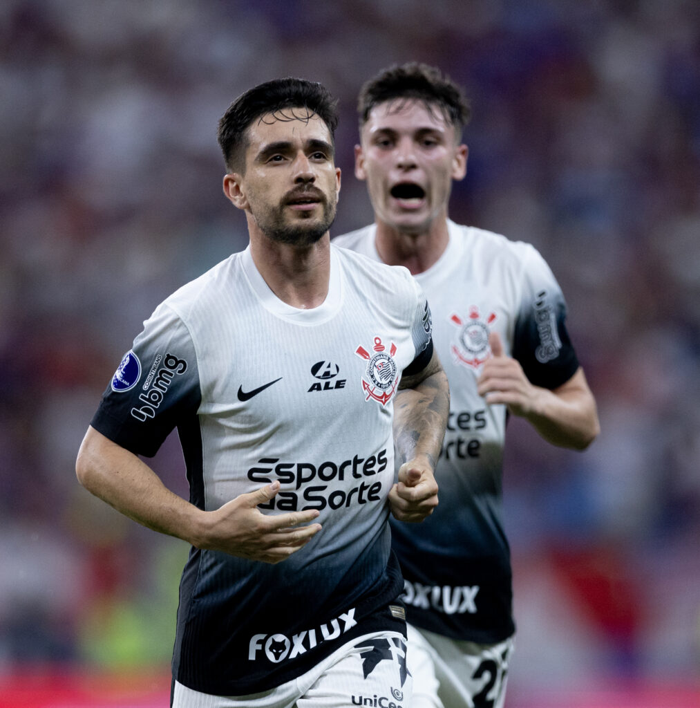 Nesta terça-feira(17), o Corinthians venceu o Fortaleza, no Ceará, pelo placar de 2 a 0 no jogo de ida das quartas de final da Sul-Americana. 