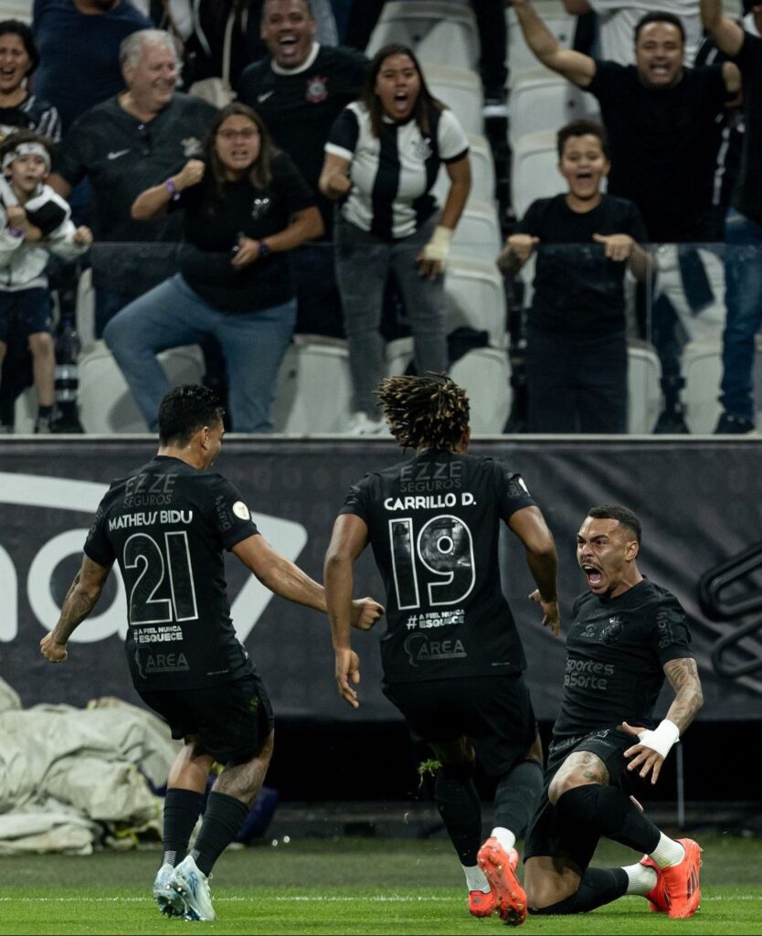 Nesta quinta-feira(17), o Corinthians venceu o Athlético- PR em partida valida pela 30ª rodada do Brasileirão. O alvinegro goleu por 5 a 2. 