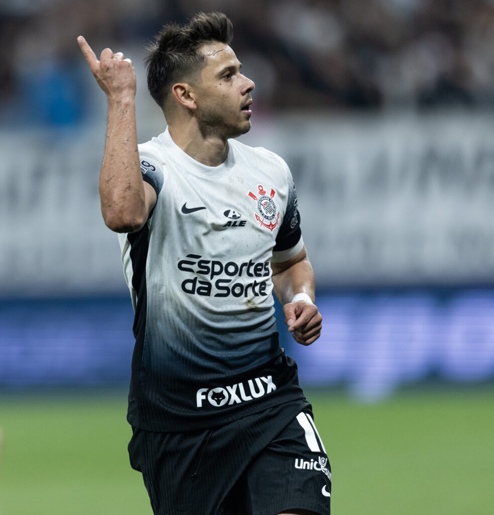  Em entrevista, Romero disse que o Corinthians está encaminhando sua renovação. O atleta comentou ter tido sondagens, mas preferiu ficar. 
