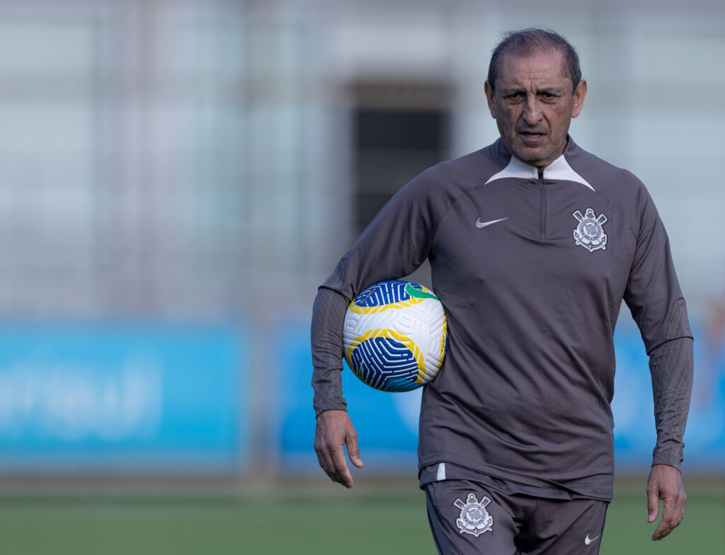 Após a vitória, o Timão garantiu a permanência do técnico Ramon Diaz para 2025. Corinthians venceu o Bahia por 3 a 0