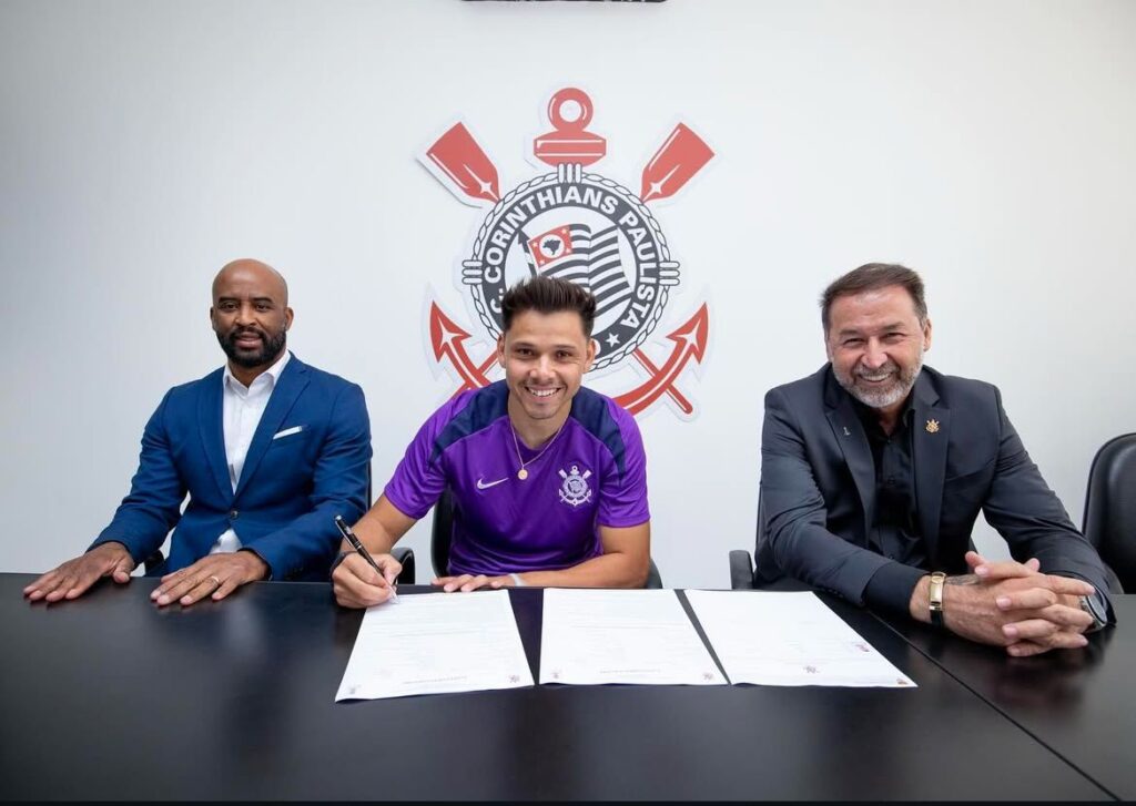 Nesta quarta-feira(08), o Corinthians oficializou a renovação contratual do atacante Angel Romero até 2025. 