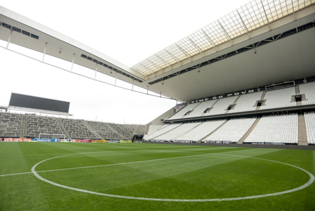 A qualidade do gramado da Neo Química Arena voltou a ser tema de debate após a partida entre Corinthians e Santos,