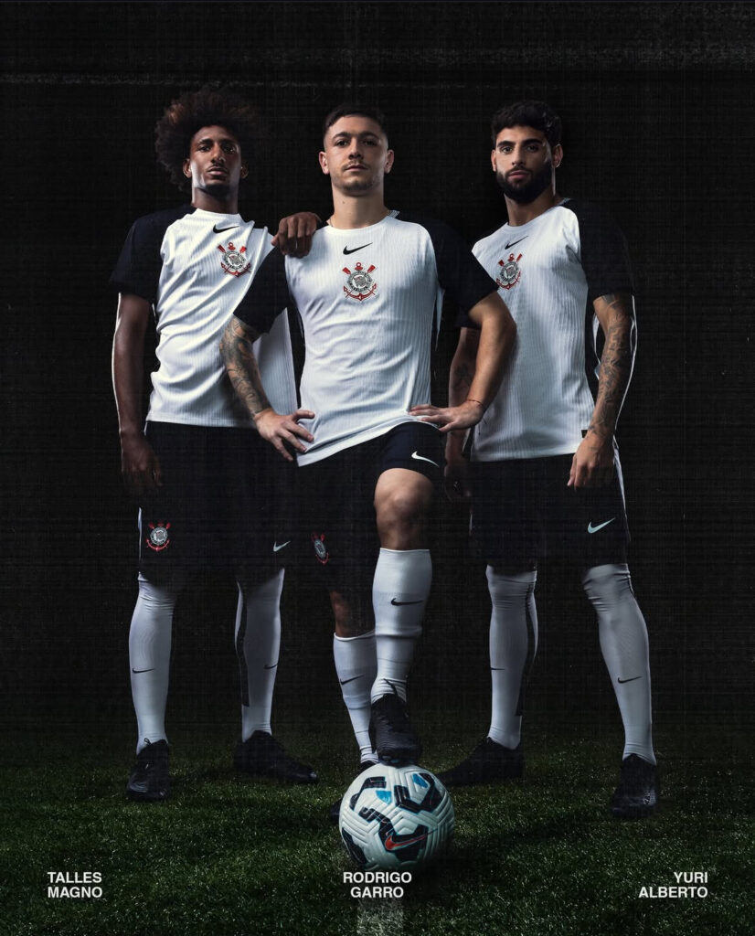 O Corinthians lançou sua camisa número 1 para a temporada 2025/26. O novo manto é inspirado na conquista do Mundial de Clubes de 2000.