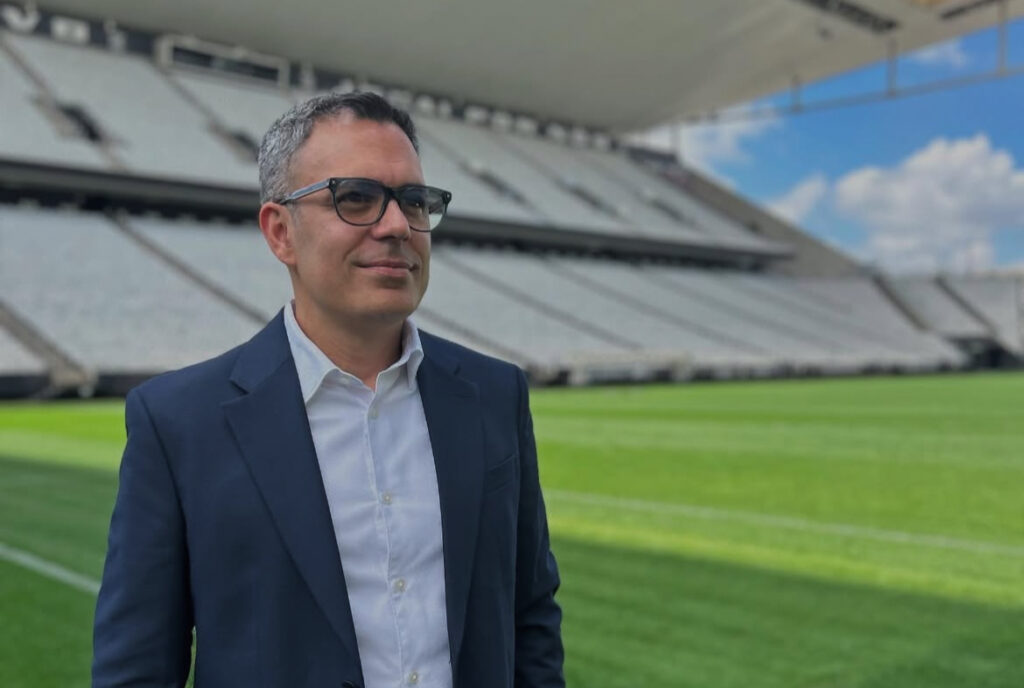 Nesta terça-feira (27), o Corinthians demitiu Tiago Maranhão, superintendente de comunicação do clube. Vinicius Rodrigues deve assumir.
