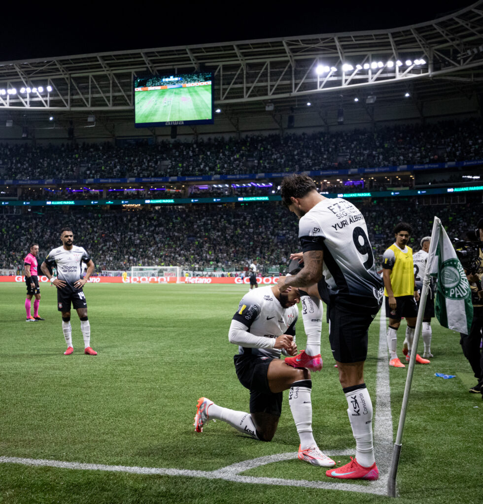 Memphis Depay e Yuri Alberto já iniciaram juntos entre os 11 do Corinthians 30 vezes. A última vez foi no empate contra o América de Cali.