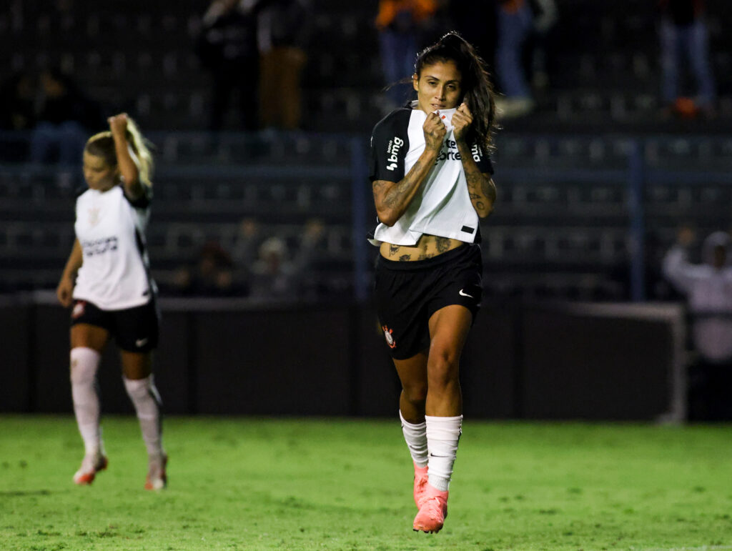 A atleta Jaqueline marcou o primeiro gol corinthiano na vitória contra o Grêmio por 2 a 0, na última quinta-feira (01).