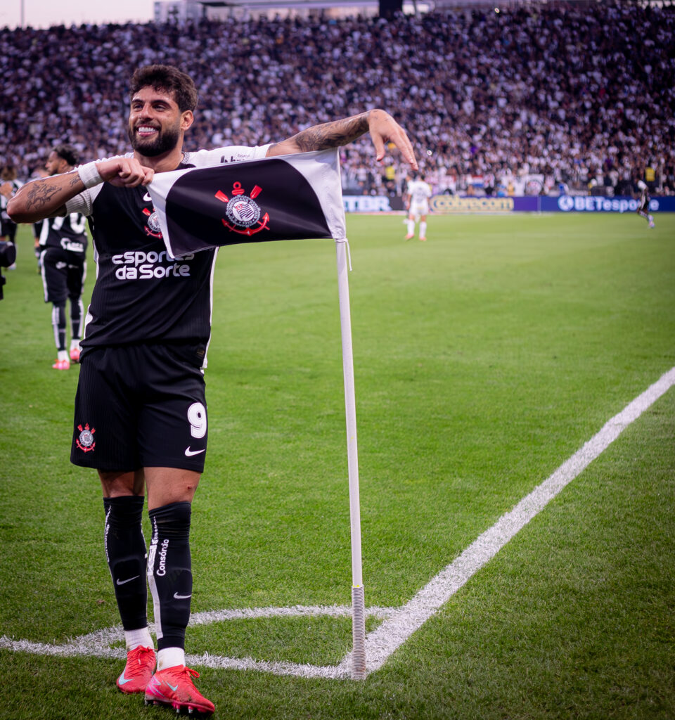 O Corinthians renovou o contrato com o atacante Yuri Alberto nesta quinta-feira (24). Antes, o acordo entre o atleta e o clube ia até 2027, agora foi estendido até 2030.