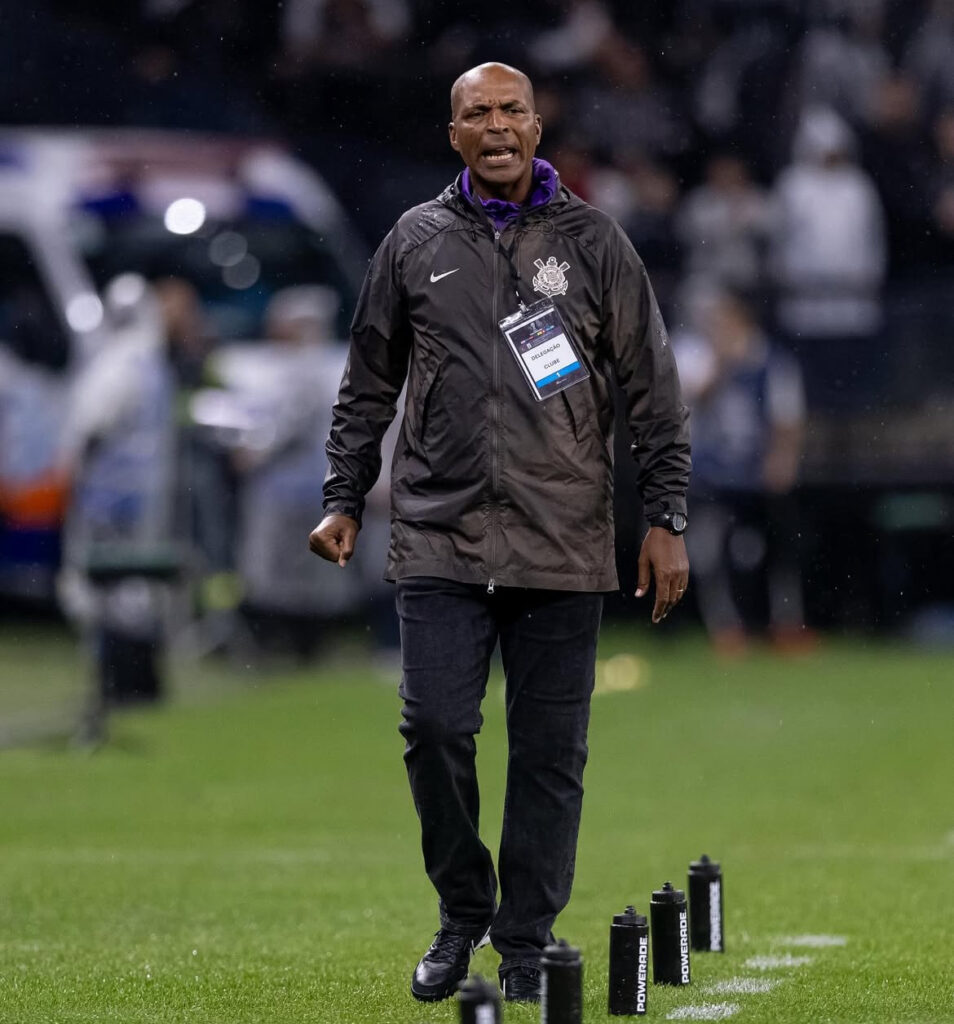 Nesta segunda-feira (27), o Corinthians informou a demissão do técnico Orlando Ribeiro, comandante da equipe sub-20. 