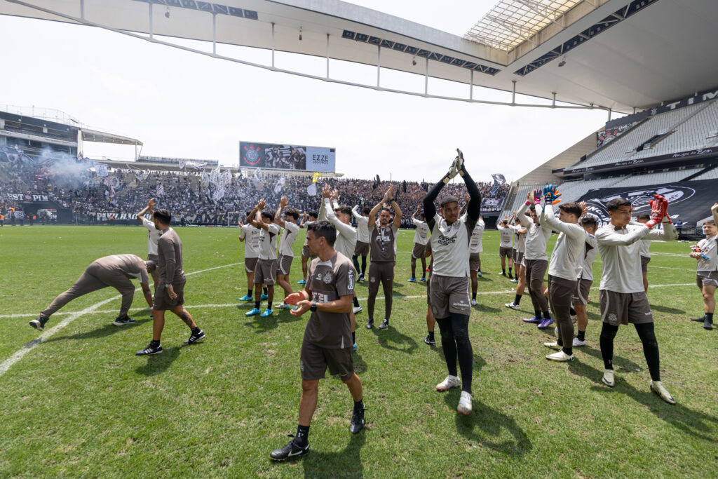 O Corinthians estuda realizar um treino aberto antes da partida contra o Palmeiras pelas oitavas de final da Copa do Brasil.