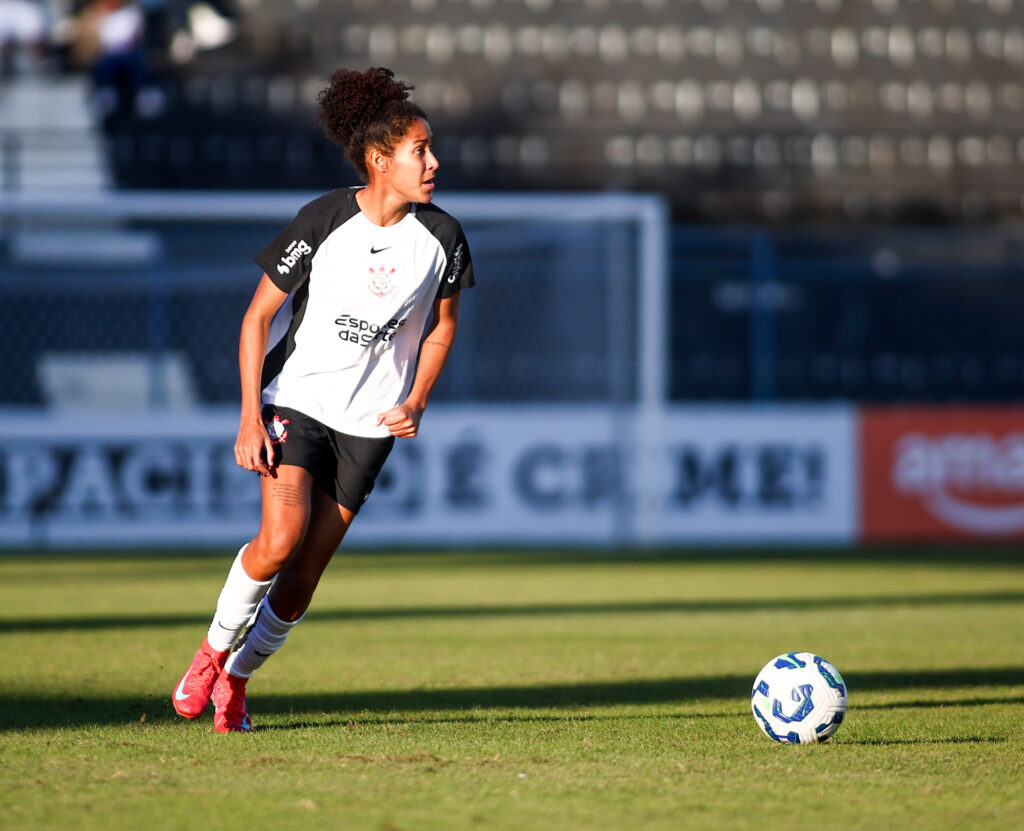 Na última segunda feira (01.07), o Comitê da FIFA absolveu a lateral Gi Fernandes das Brabas do Corinthians Feminino.