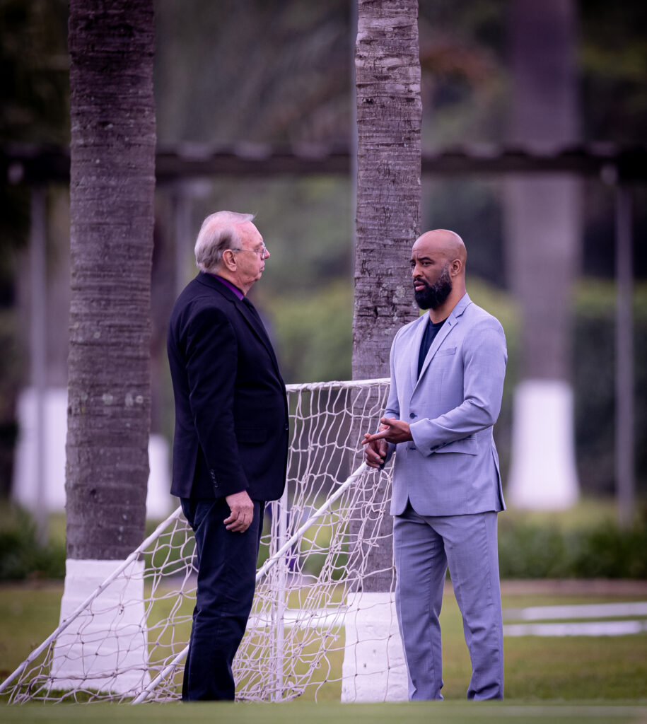 O Corinthians pagou a primeira parcela do CNRD  nesta segunda-feira (21) e se livrou de um possível transfer ban. 