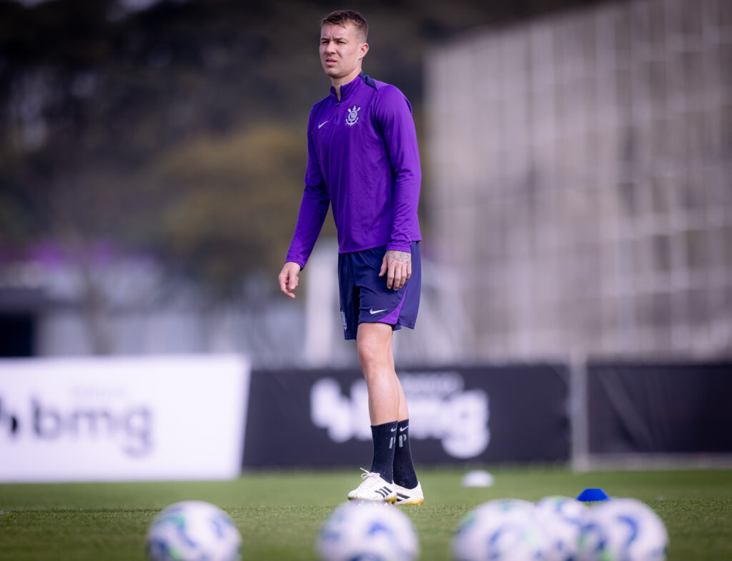 O Athletico-PR está interessado na contratação de Charles, volante do Corinthians, por empréstimo até o fim da atual temporada.