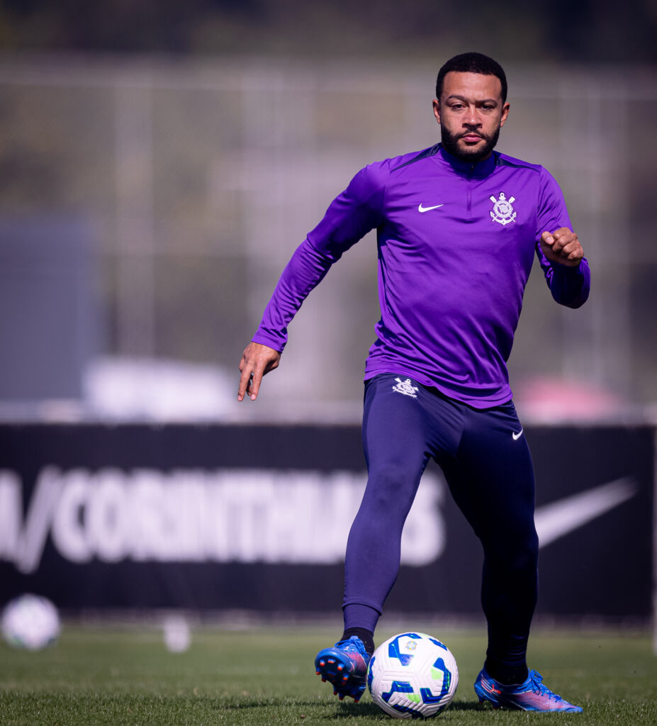 Dívidas com o Memphis Depay preocupam a diretoria corinthiana. O montante que o jogador tem a receber está próximo dos 10 milhões de reais.