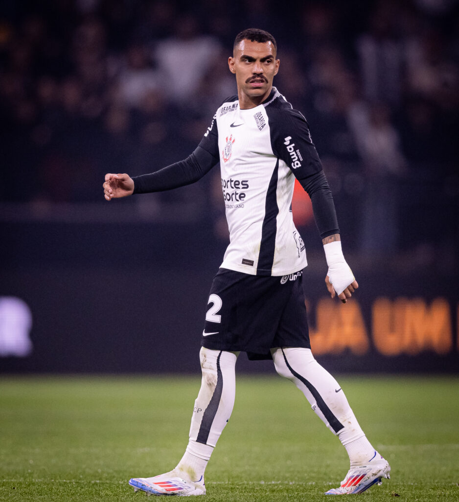 O Besiktas demonstrou interesse no lateral Matheuzinho. Entretanto, o Timão pretende fazer jogo duro nas negociações a fim de não perdê-lo.