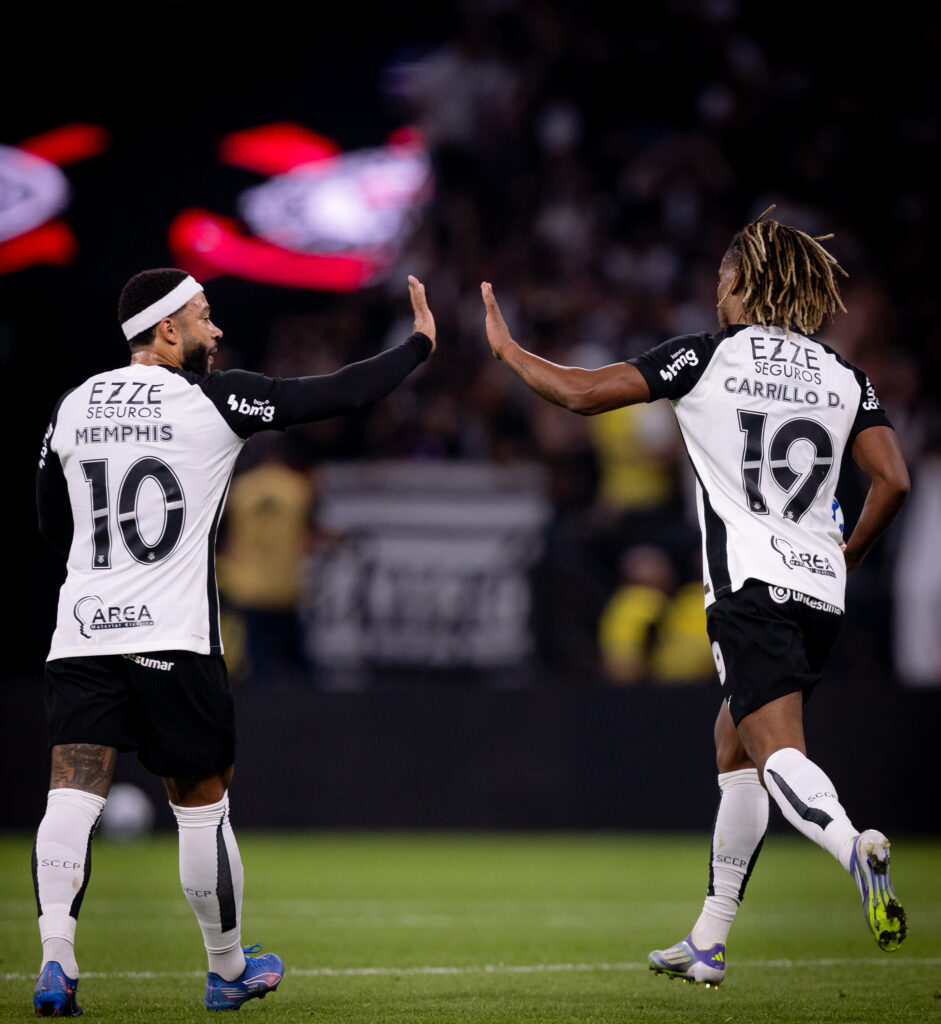 O Corinthians atualizou a situação médica de Memphis Depay e André Carrillo nesta quinta-feira (07). Os atletas tiveram lesões detectadas.