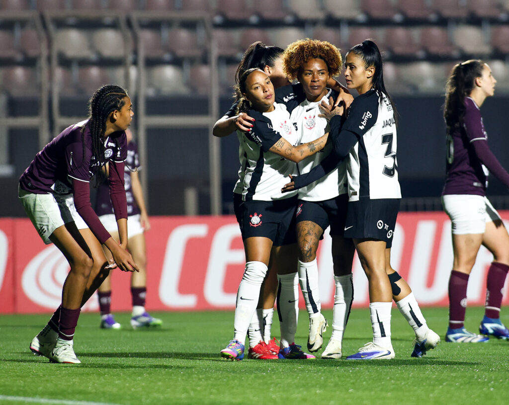 O Corinthians venceu a Ferroviária por 2 a 0, no Pacaembu, em partida válida pelo Campeonato Paulista Feminino.