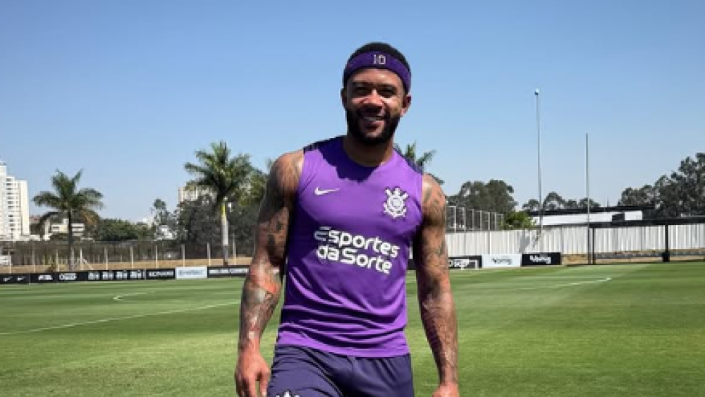 O atacante Memphis Depay avançou significativamente em sua recuperação de uma lesão muscular na coxa direita.