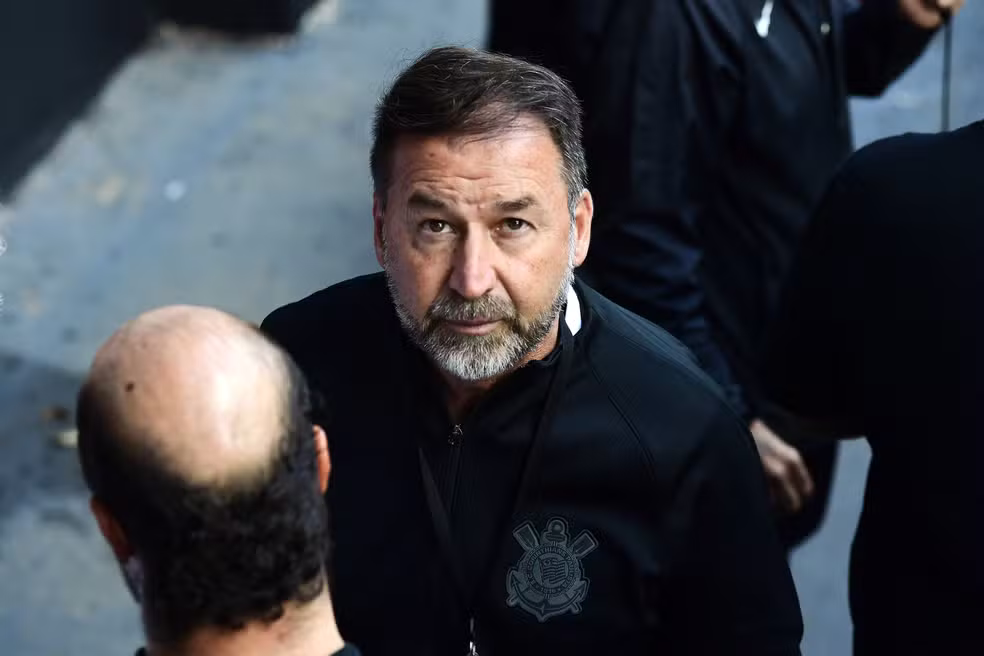 O Corinthians investiga gastos realizados em fevereiro de 2025 com um cartão corporativo que estaria em nome do ex-presidente Andrés Sánchez.