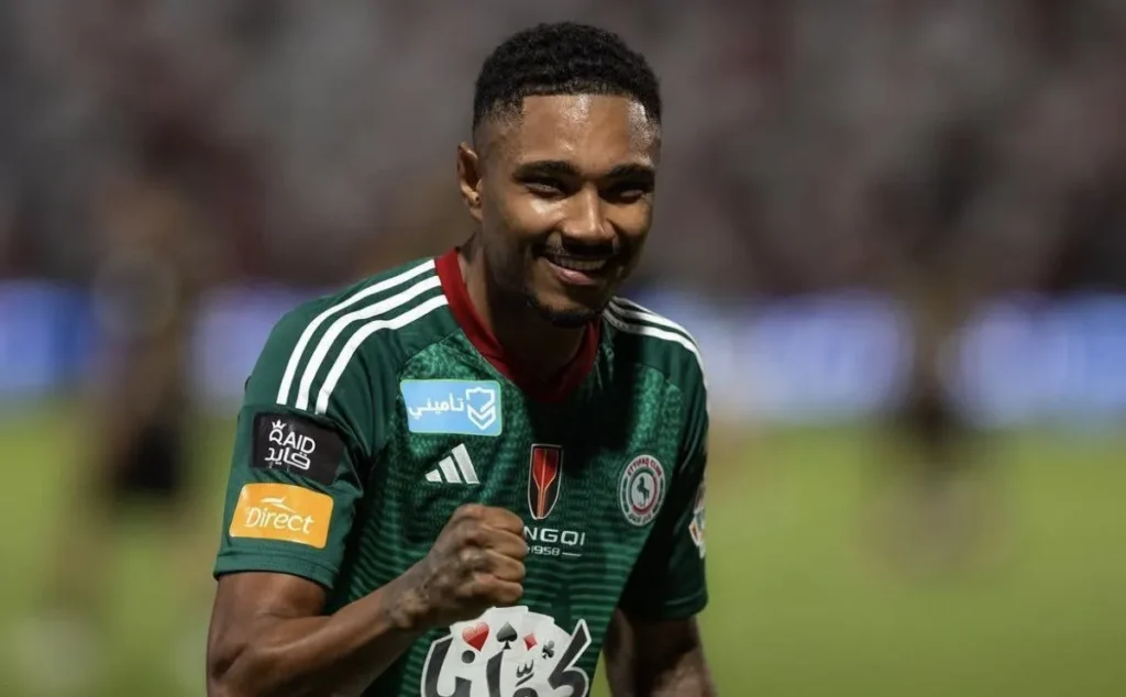 O Corinthians finalizou os últimos trâmites burocráticos e deve oficializar ainda nesta sexta-feira a contratação do atacante Vitinho.