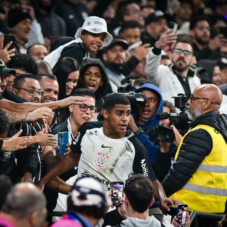 Na noite da última quarta-feira (11), o Corinthians venceu o Athletico-PR por 2 a 0 e se classificou para a semifinal da Copa do Brasil.