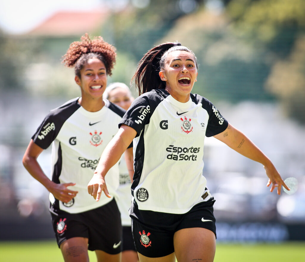 O Corinthians entra em campo nesta quarta-feira contra o Athletico-PR com uma ação especial em apoio ao futebol feminino.