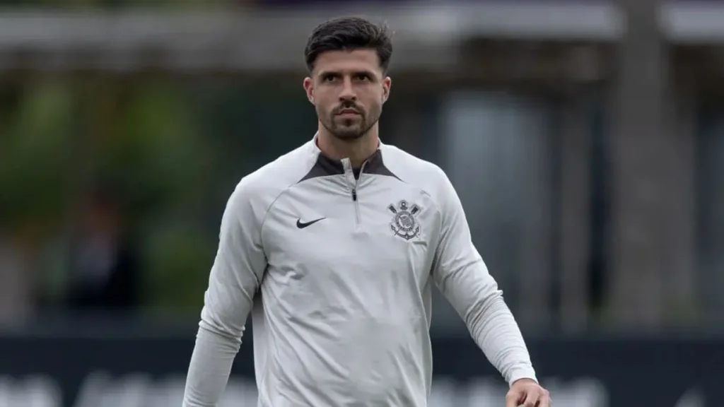 O atacante Héctor Hernández completou, nesta sexta-feira, um mês treinando separado do elenco do Corinthians.