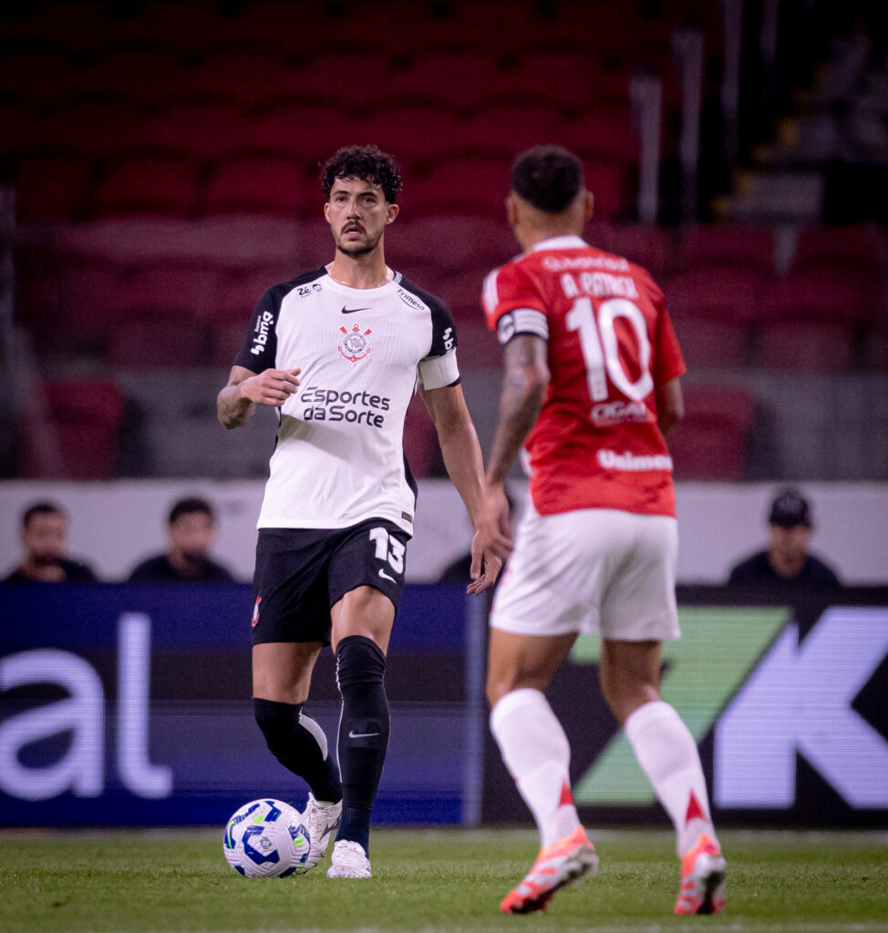 Na noite da última quarta-feira (01), o Corinthians foi ao Rio Grande do Sul e garantiu um empate polêmico com o Internacional.