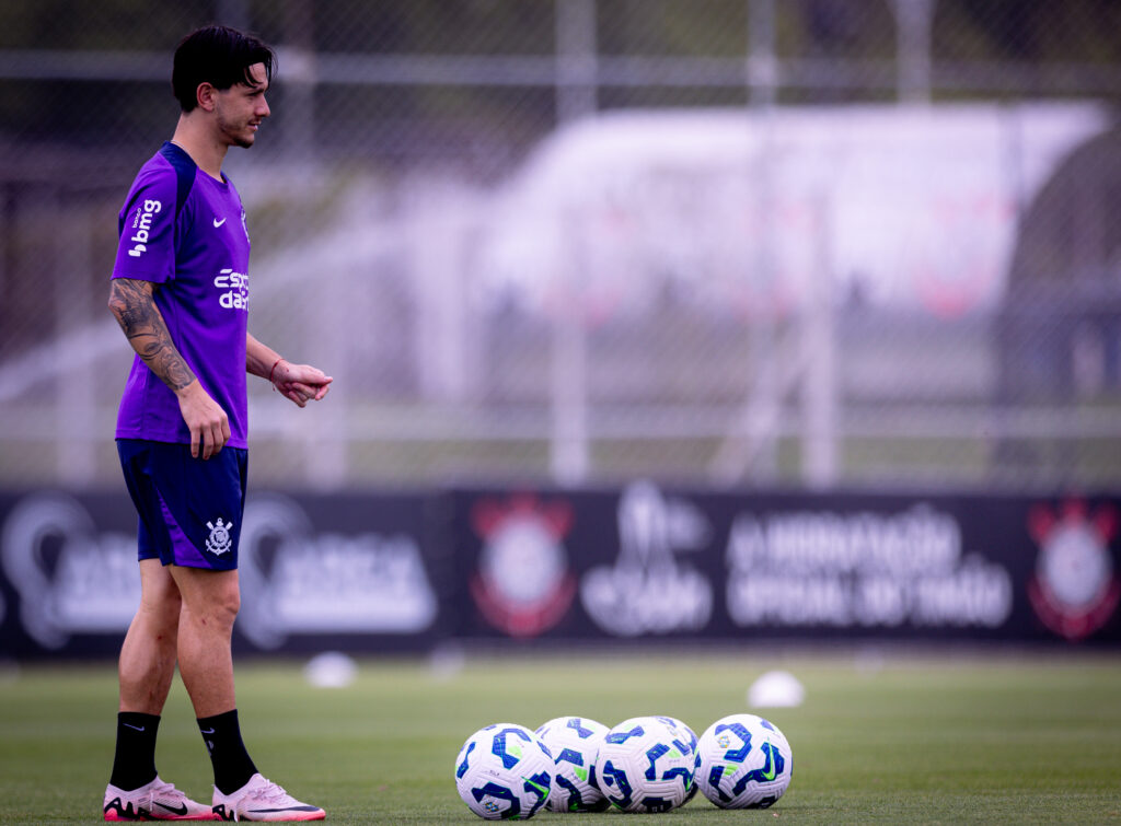 Rodrigo Garro em treino do Corinthians 