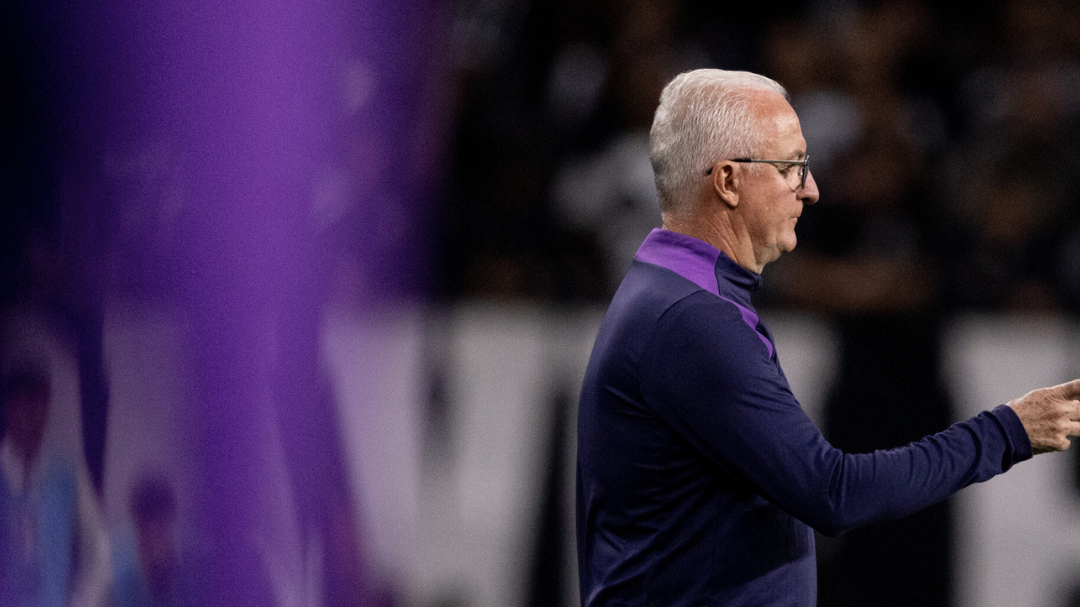 Dorival Júnior sob o comando no clássico Majestoso